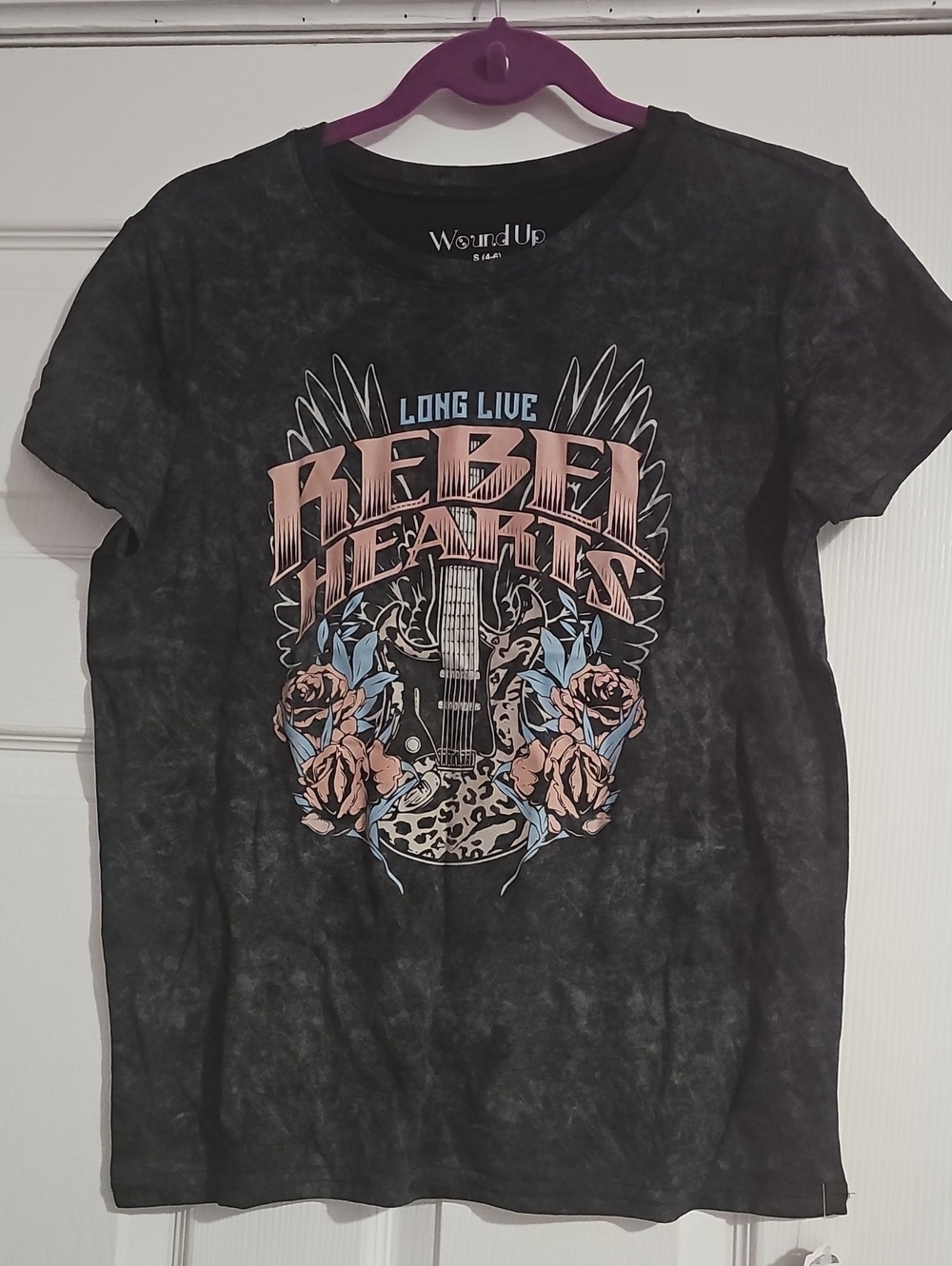 Small Acid Wash Rebel Hearts Graphic T-Shirt